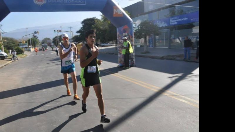 El Club Sarmiento festejó corriendo con la familia del atletismo