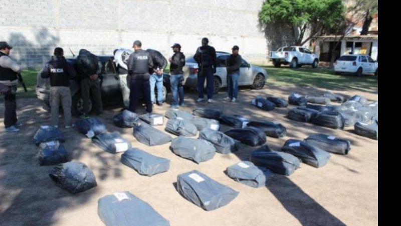 Un guardiacárcel entre los narcos detenidos con 907 kg de drogas en Santiago del Estero