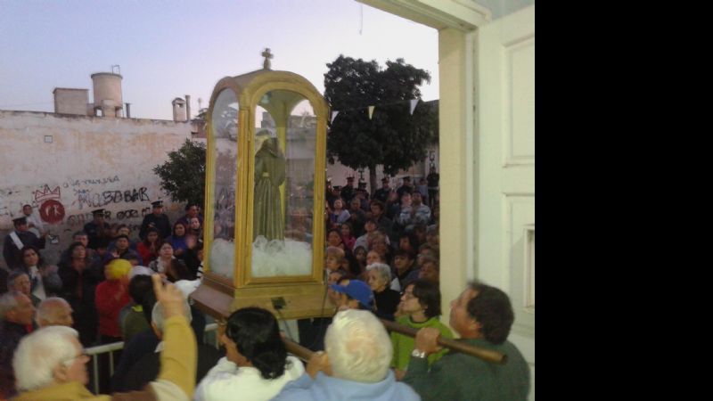 Con procesión, misa y locreada popular culminaron las fiestas de San Antonio