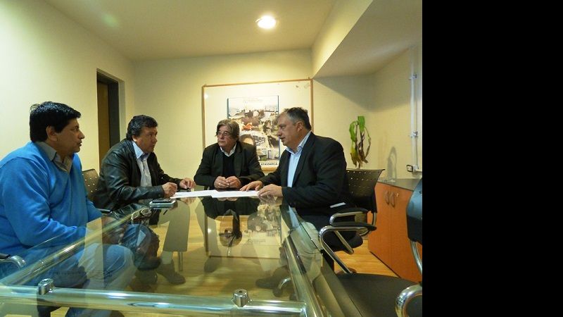 Convenio para ampliar la red cloacal de Huillapima