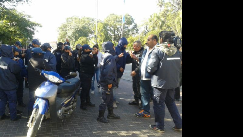 Caos por manifestación de agentes de tránsito