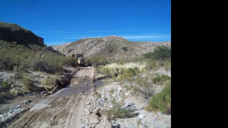 Intensifican mantenimiento de caminos en Santa María