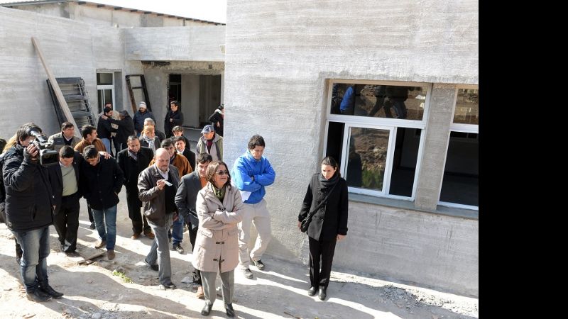 La Gobernadora inauguró edificio escolar en Guayamba