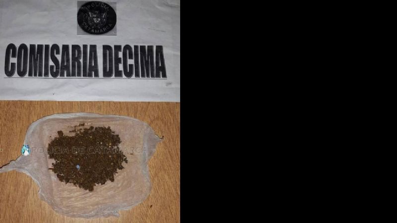 Lo persiguen, lo atrapan y le encuentran droga