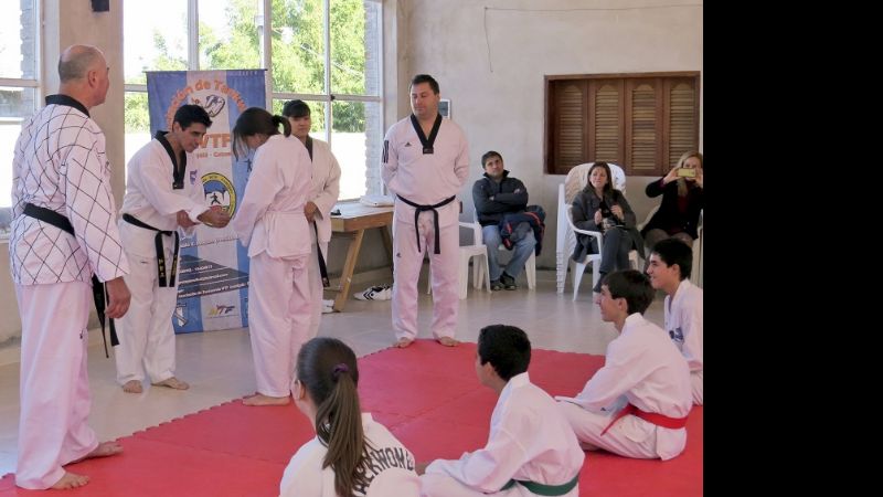 Promocionaron 16 alumnos, tras examen de la Chang Kim