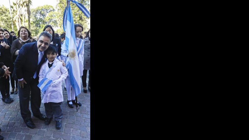 Jóvenes y niños del SEM realizaron la promesa a la bandera