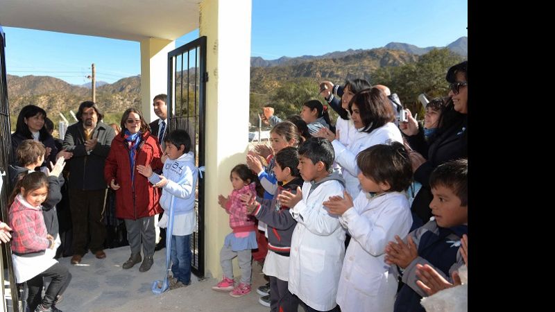 La Gobernadora visitó Andalgalá y habilitó refacciones en escuelas rurales