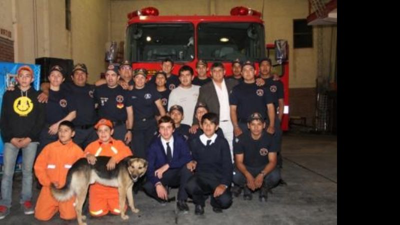 Saludan a los bomberos voluntarios