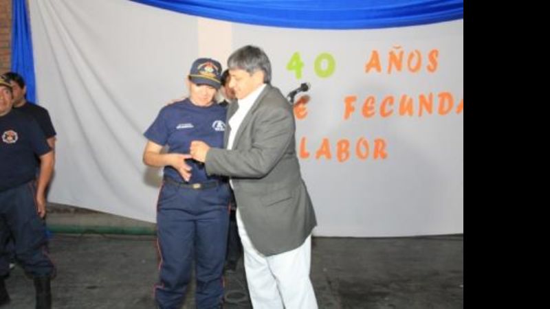 Saludan a los bomberos voluntarios
