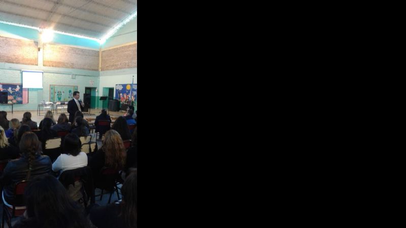 Taller para mejorar la convivencia en la Escuela Municipal Nº 2