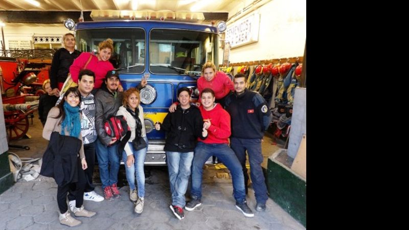 Catamarqueños en La Boca saludan a los bomberos voluntarios