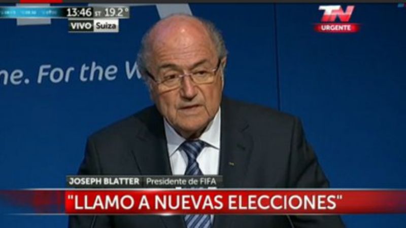 Histórico: Blatter se va de la FIFA