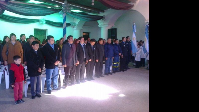 Emotivo acto por las Bodas de Plata de escuela de El Alto