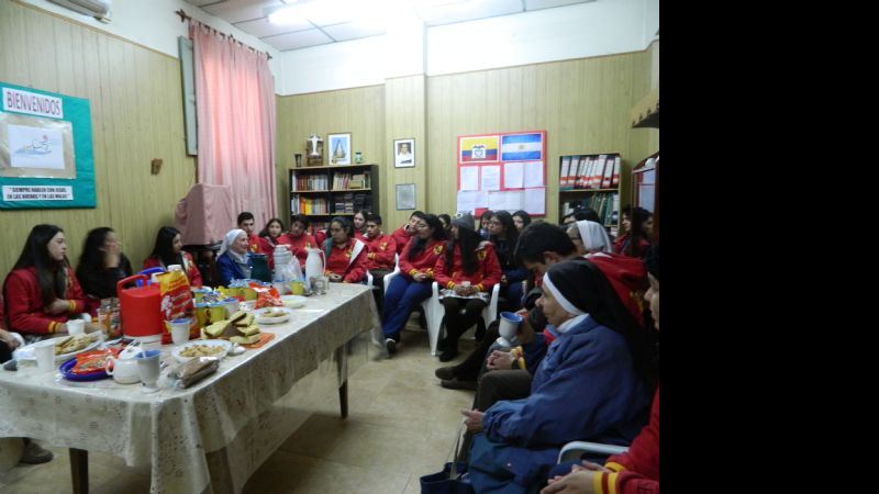 Encuentro fraterno de religiosas y religiosos con jóvenes estudiantes
