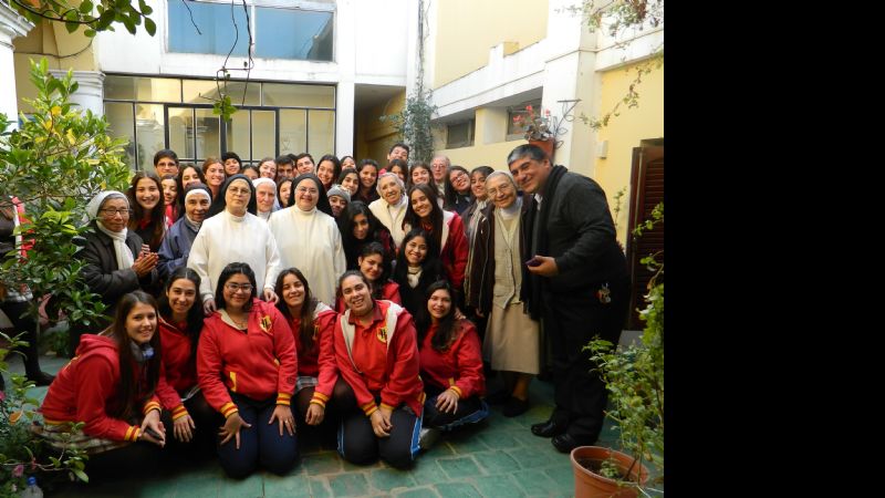 Encuentro fraterno de religiosas y religiosos con jóvenes estudiantes