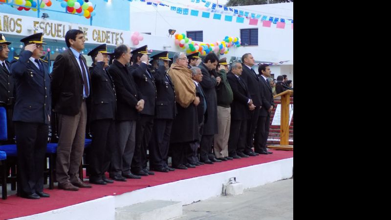Denett pidió a los cadetes formarse profesional y humanamente