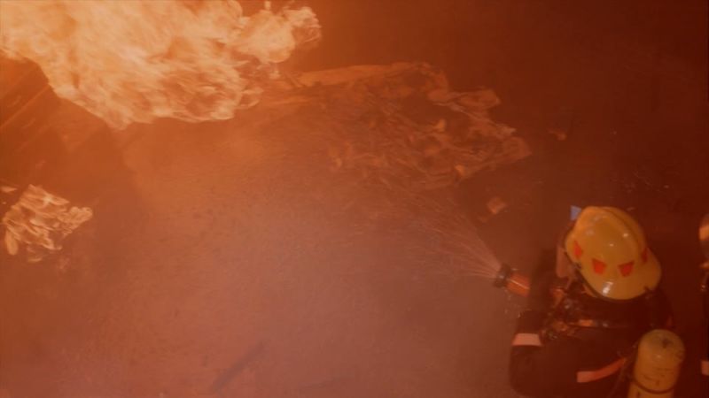 Bomberos sin descanso