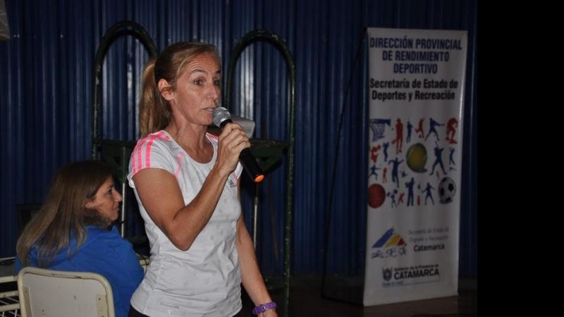 Exitoso curso de actualización de gimnasia rítmica