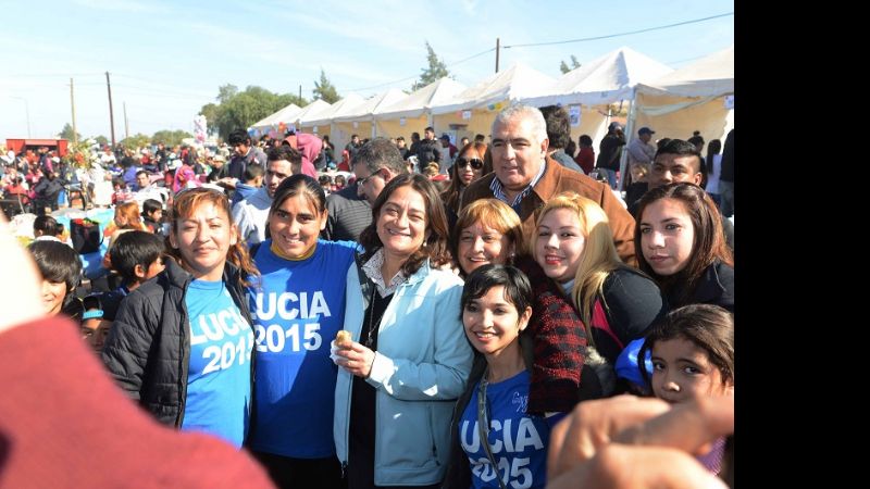 Lucía en el Festival de Comidas
