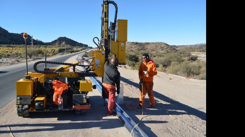 Colocan defensas de seguridad en la nueva Ruta Nacional Nº 40