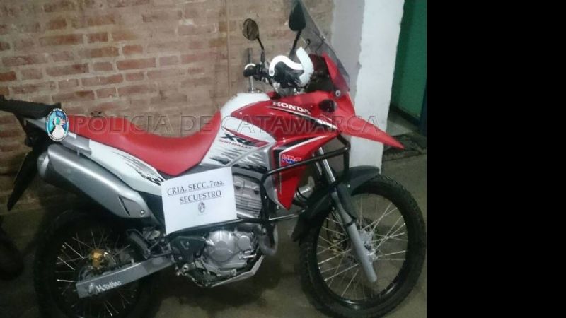 Tras una persecución, aprehendieron a dos ladrones de motos