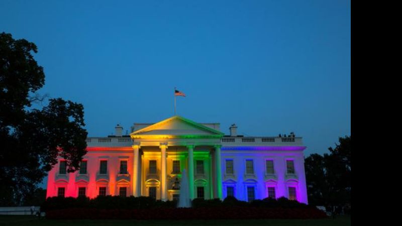La Casa Blanca se iluminó con los colores del arco iris celebrando el matrimonio igualitario