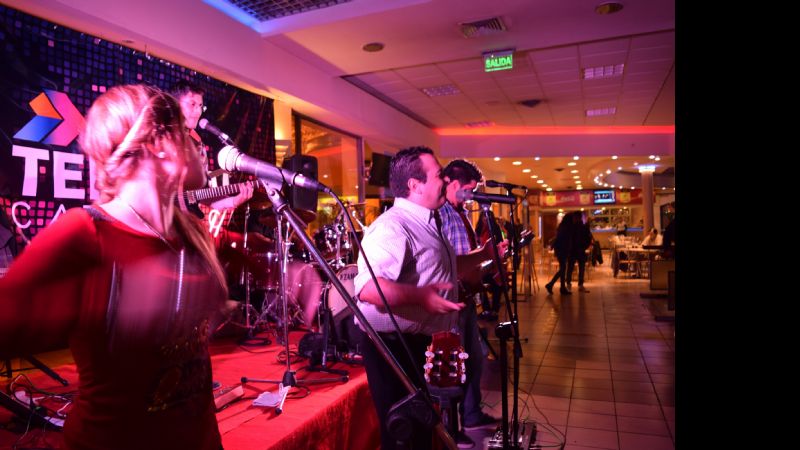Alberto Harón les cantó a las catamarqueñas