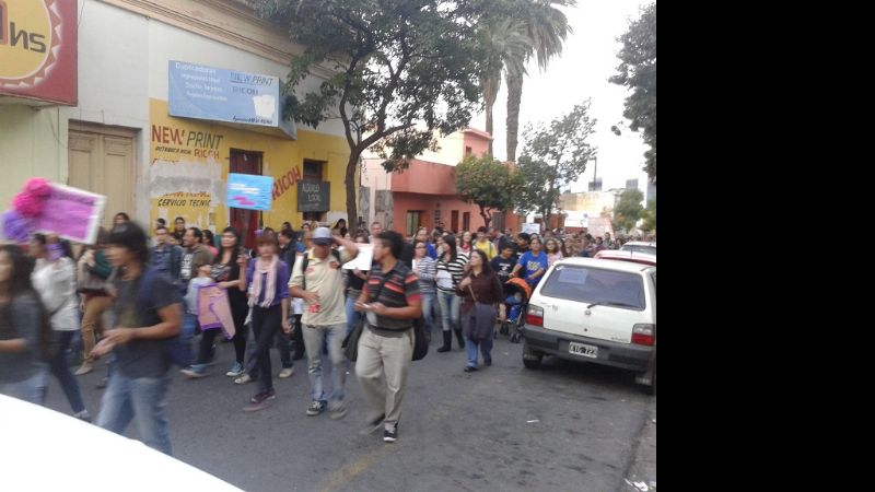 Gran participación en la marcha "Ni una menos"