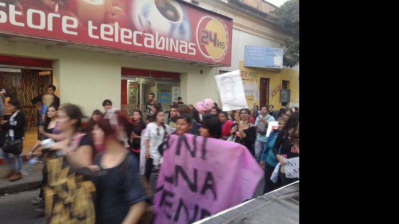 Gran participación en la marcha "Ni una menos"