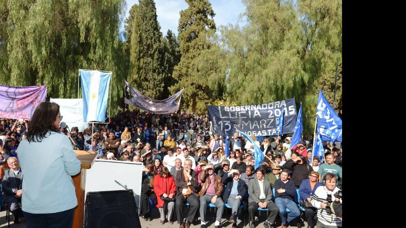 Lucía entregó viviendas a otras 40 familias tinogasteñas