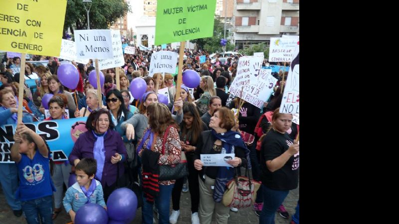 Gran participación en la marcha "Ni una menos"
