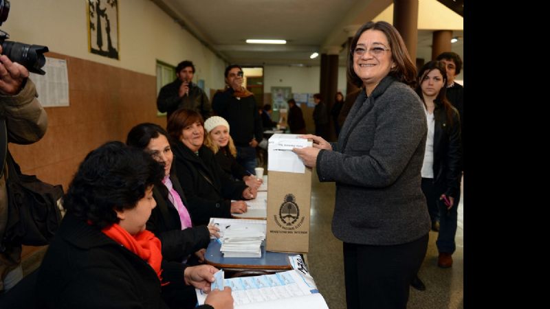 La gobernadora Corpacci convocó a las PAS0 para el 9 de agosto