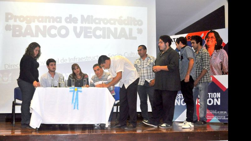 El Banco Vecinal entregó aportes a 18 grupos cooperativos