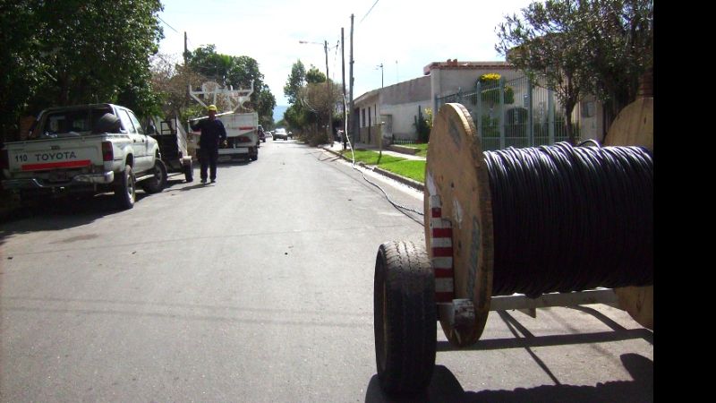 Culminan obras de energía eléctrica en el barrio Parque América