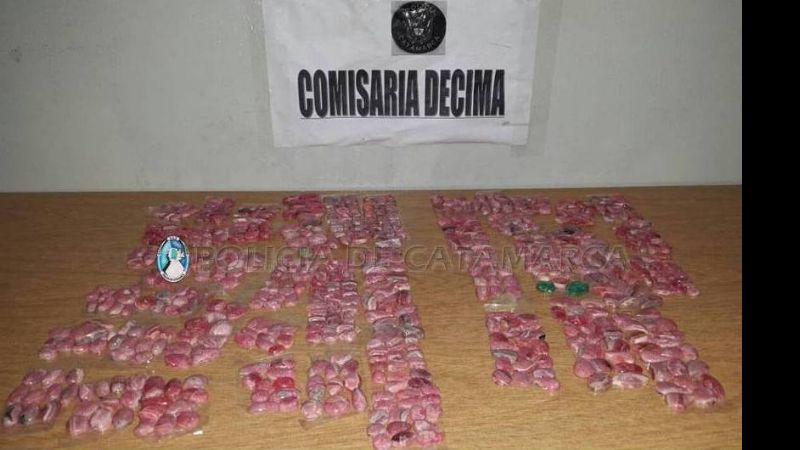 Cinco detenidos con casi 700 piedras de rodocrosita