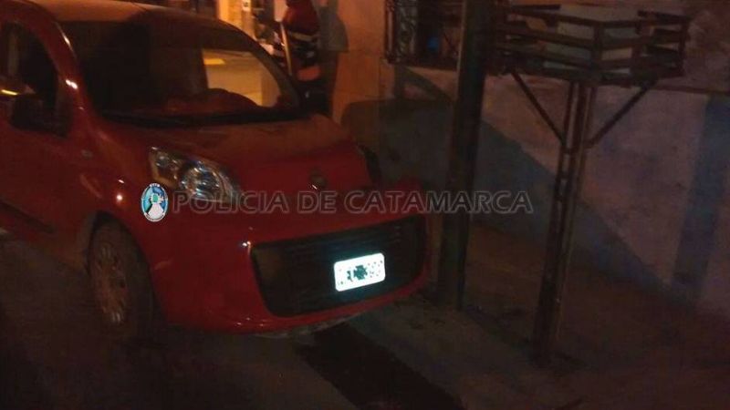 Chocó contra un poste de luz