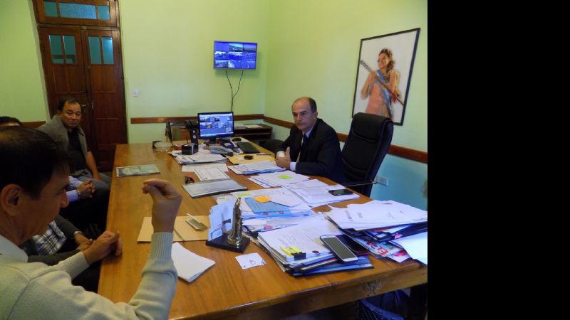 Denett con ex combatientes de Malvinas