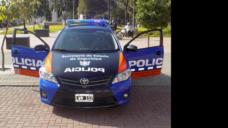 Corpacci y Denett entregaron un vehículo para la Policía