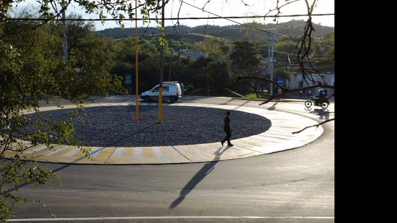 Lucía inauguró la rotonda de acceso a Banda de Varela