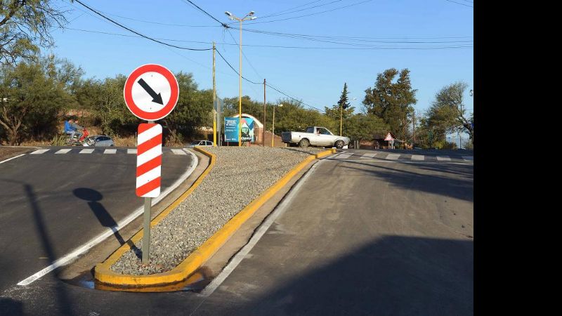 Lucía inauguró la rotonda de acceso a Banda de Varela