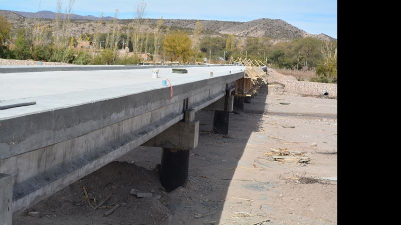 Notable avance en la construcción del puente que une Hualfín
