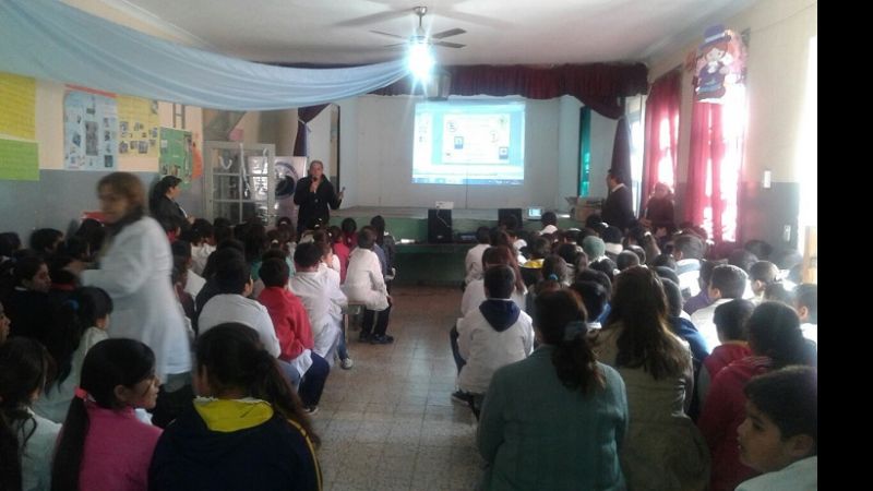 Charlas de seguridad vial en escuelas de Pomán