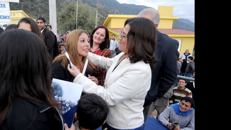 La Gobernadora entregó viviendas en FME