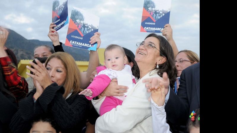 La Gobernadora entregó viviendas en FME