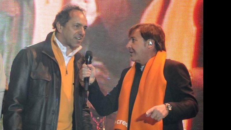 Scioli estrena en La Rioja su “Himno de la Victoria”, interpretado por Montaner