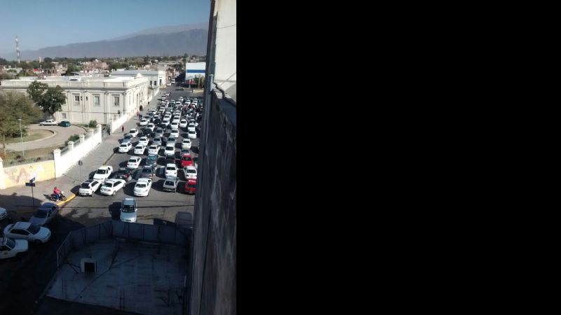 Enojo de taxistas y remiseros terminó con una emboscada a la grúa