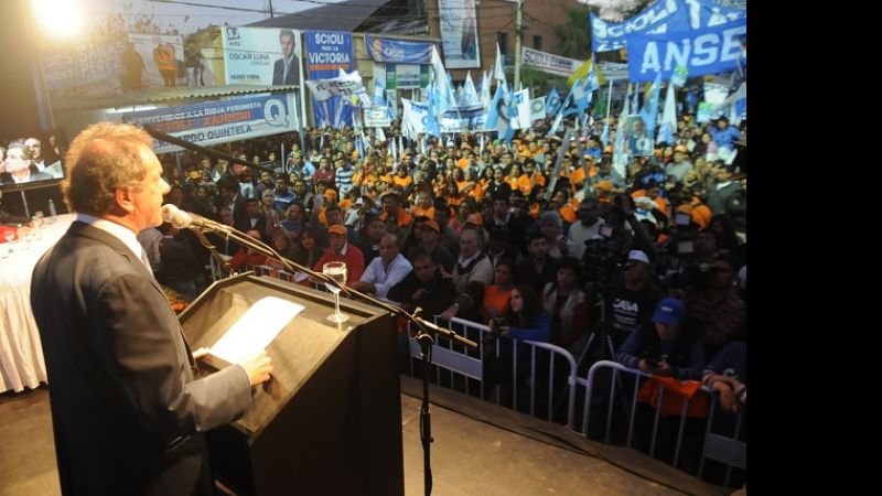 Lucía junto a Scioli en La Rioja