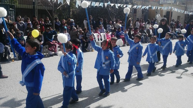 La Plaza Belgrano se tiñó de celeste y blanco para vivir el 9 de julio
