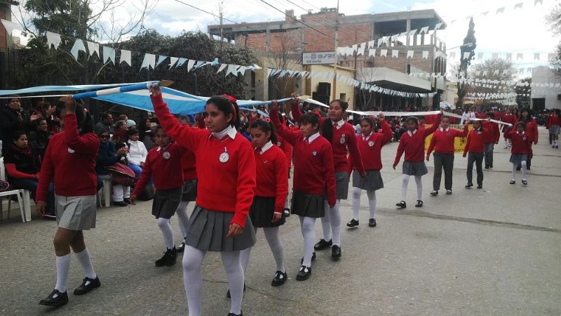 La Plaza Belgrano se tiñó de celeste y blanco para vivir el 9 de julio