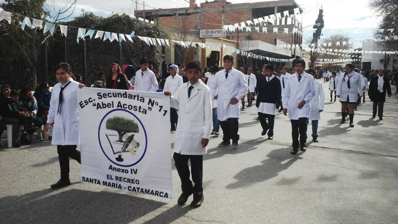 La Plaza Belgrano se tiñó de celeste y blanco para vivir el 9 de julio